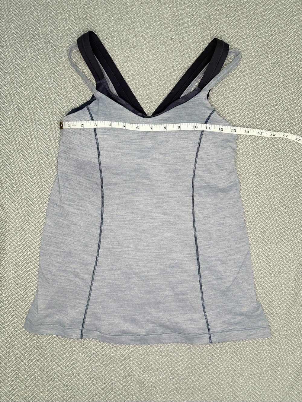 Lululemon Tank Top Size 6 Blue Gray Criss Cross Built In Bra Athletic Yoga EUC - Picture 4 of 8